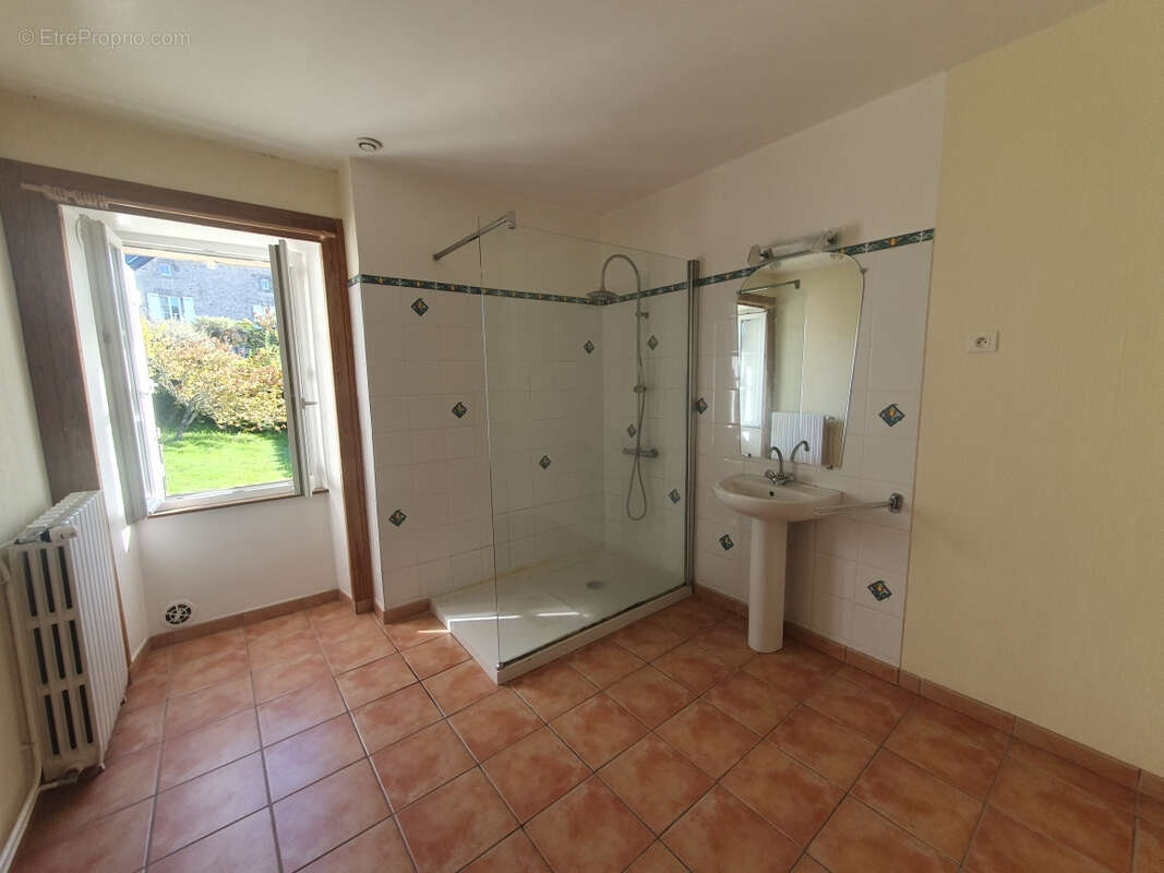 Maison à MARCILLAC-LA-CROISILLE