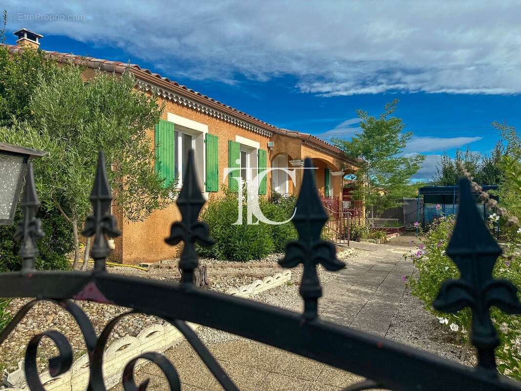 Maison à SAINT-VICTOR-DE-MALCAP