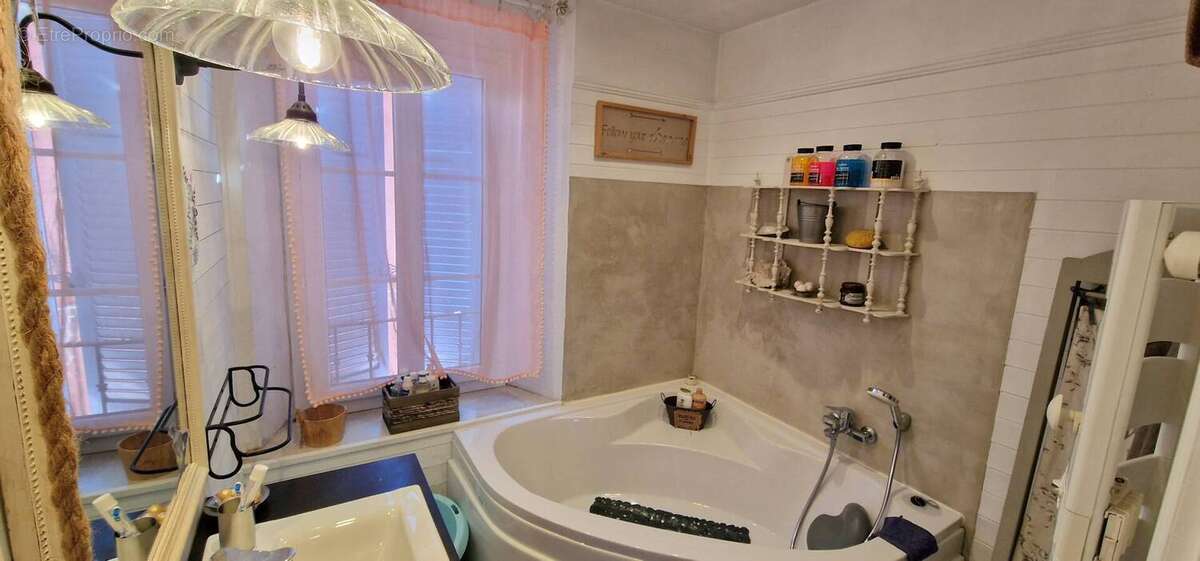 Autre à ROQUEBRUNE-SUR-ARGENS