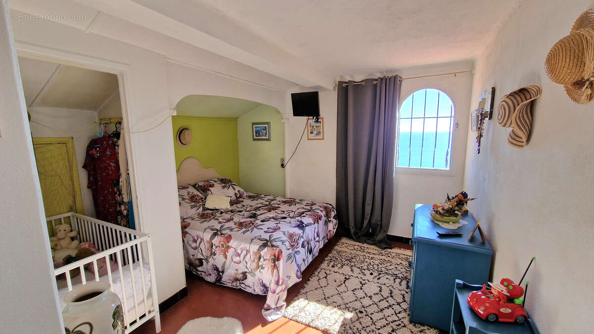 Maison à LES ISSAMBRES