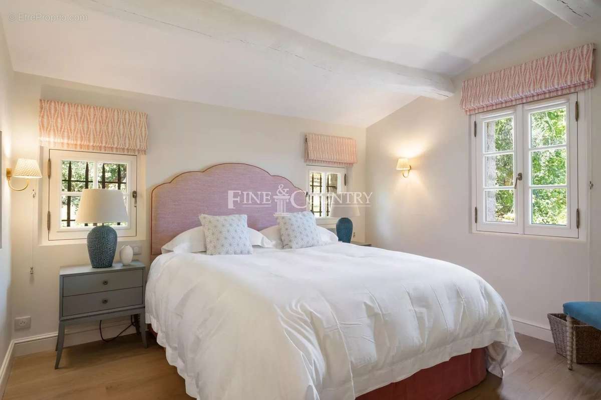 Maison à CHATEAUNEUF-GRASSE