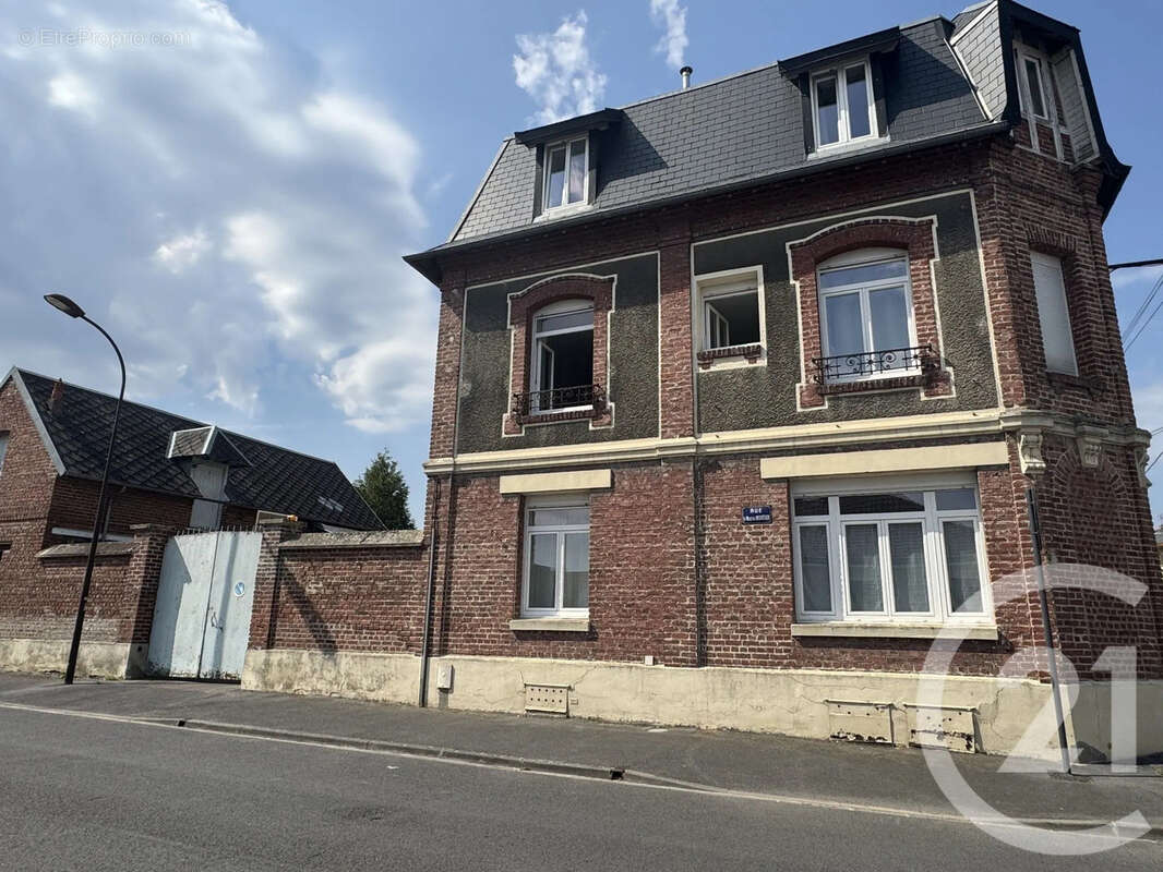 Maison 245 m² à Saint-Quentin  - photo 14
