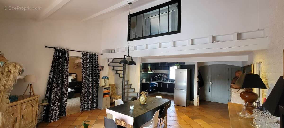 GRANDE PIECE PRINCIPALE AVEC CUISINE OUVERTE - Maison à LE TEMPLE