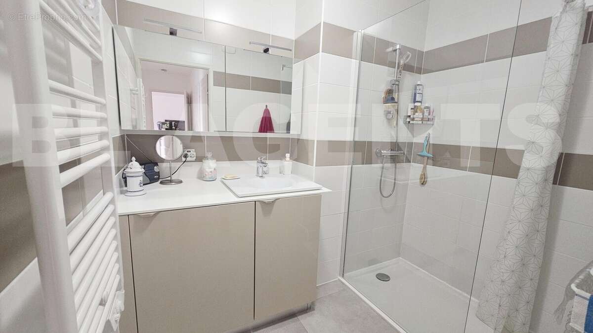 52DC72E4-B62D-3508-7FAD-2B13D56B3422 - Appartement à MARSEILLE-12E