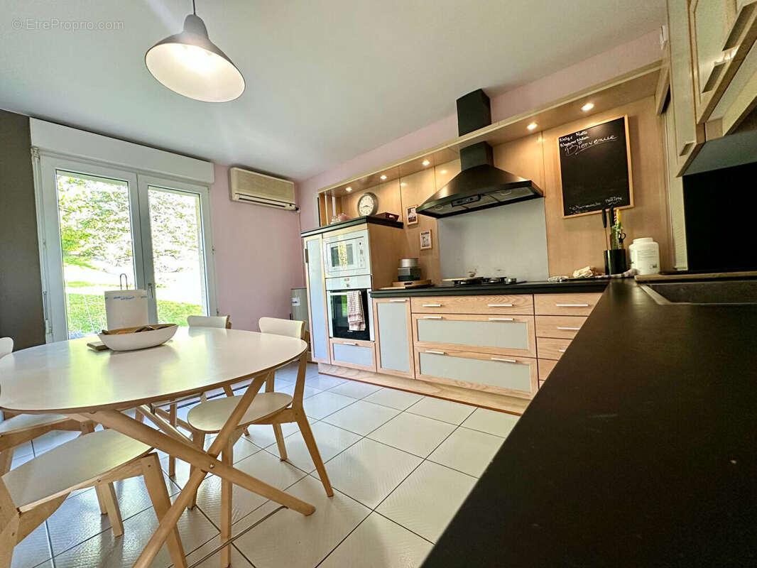 Exclusivité IMMOFLORE - Superbe maison 7 pièces avec piscine à Larnod - photo 4
