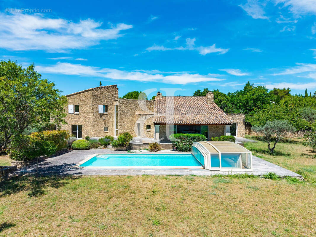 Maison à GORDES