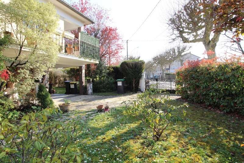 Maison à SAINTE-GENEVIEVE-DES-BOIS