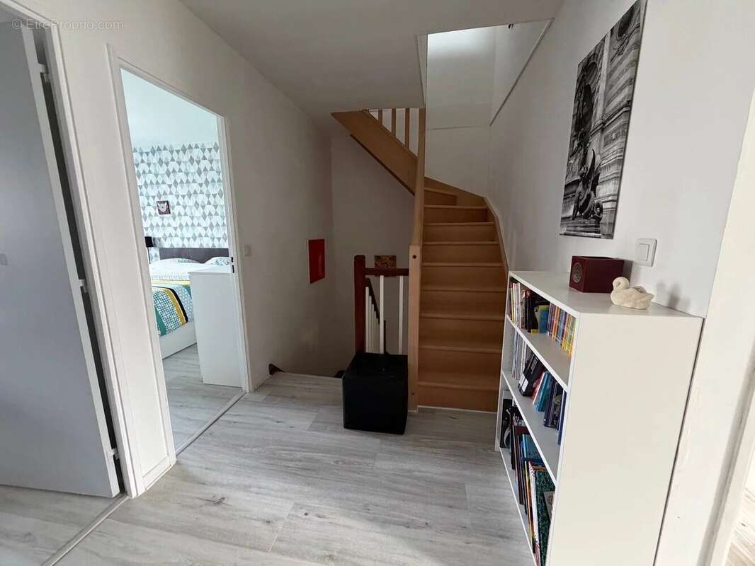 Maison à LE MESNIL-SAINT-DENIS