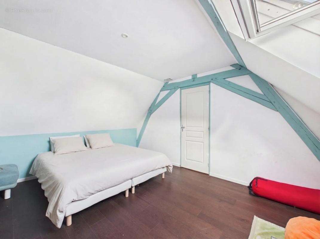 Maison à QUIEVRECHAIN