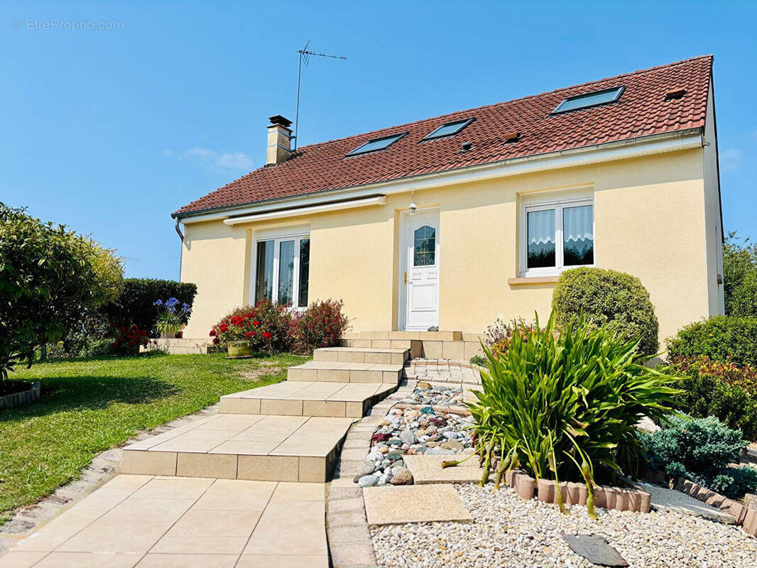 Maison à DAMIGNY