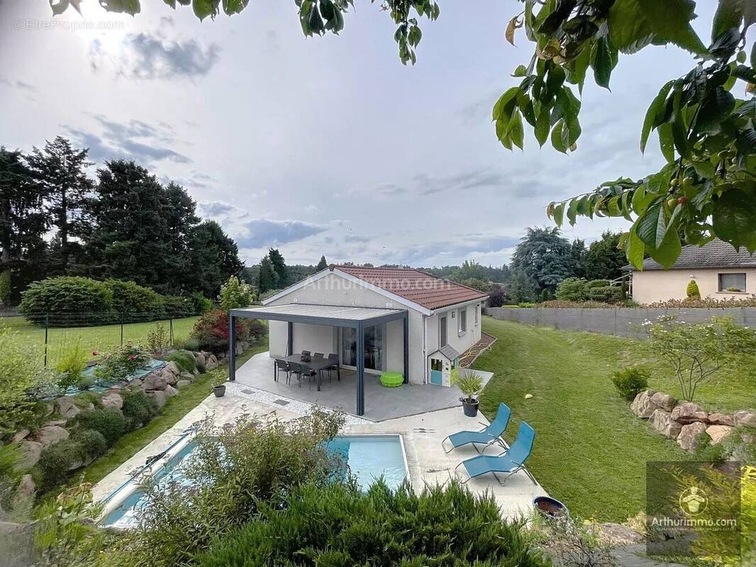 Maison à COMMELLE-VERNAY