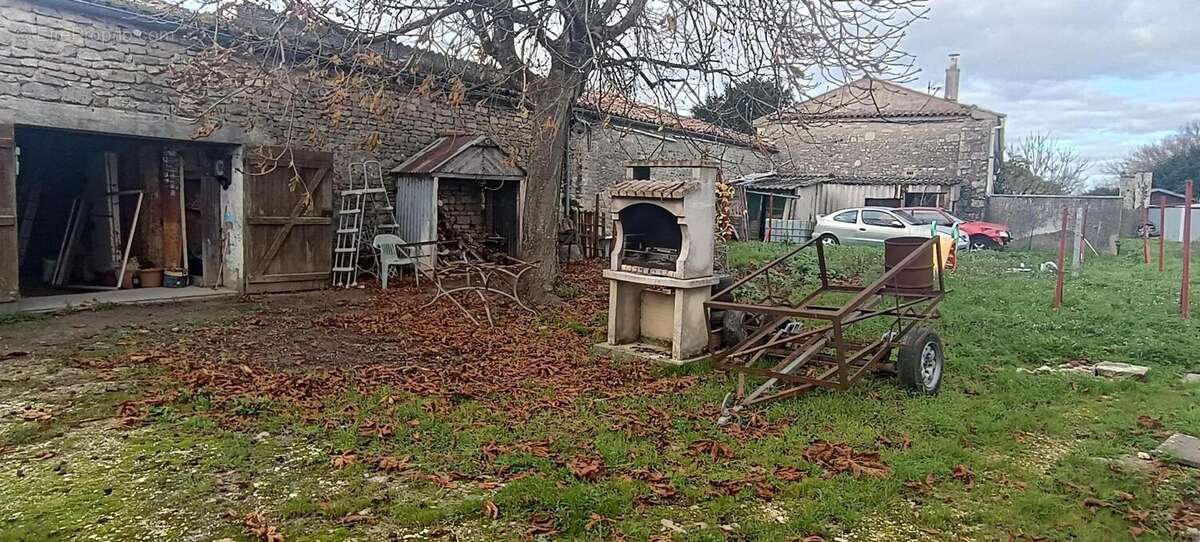 Maison à SAINT-GERMAIN-DE-MARENCENNES