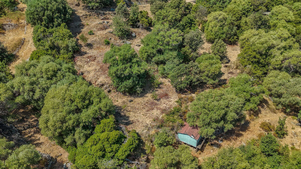 Terrain constructible 4000 m2 vue mer et montagnes - photo 6