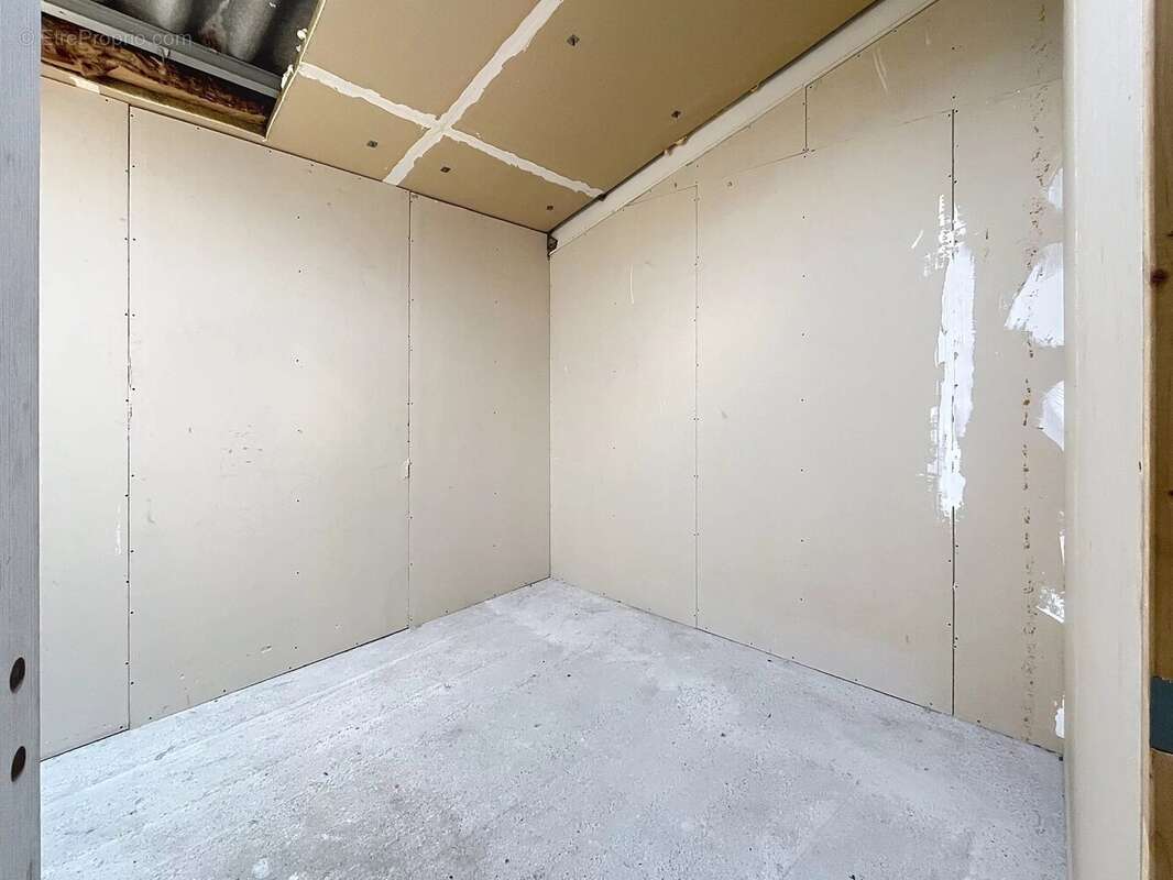 Commerce à PEYROULES