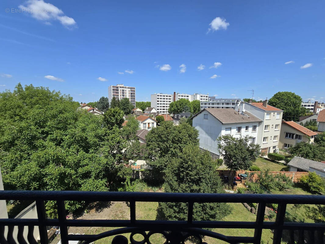 Appartement à LES PAVILLONS-SOUS-BOIS