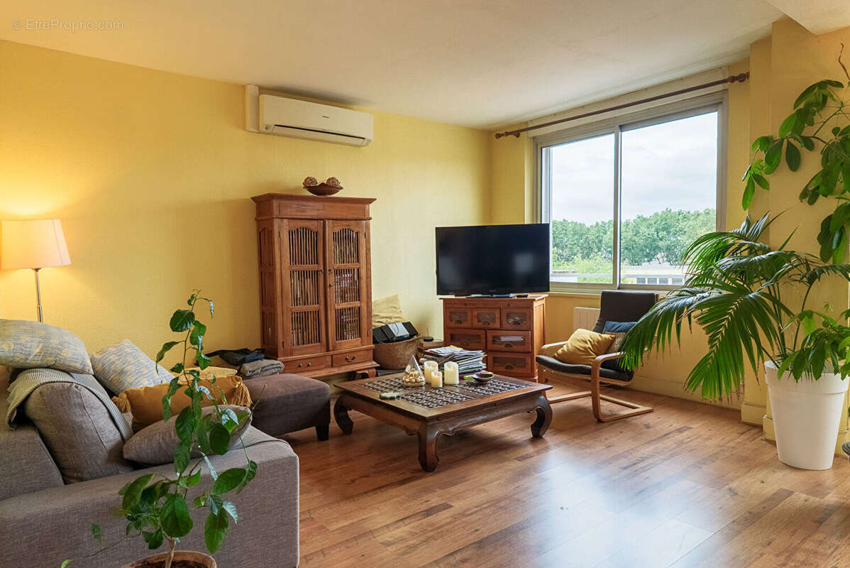 CARCASSONNE - PALAIS - GAMBETTA Appartement T3 99 m² avec vue Cité, cave et possibilité de garage - photo 4