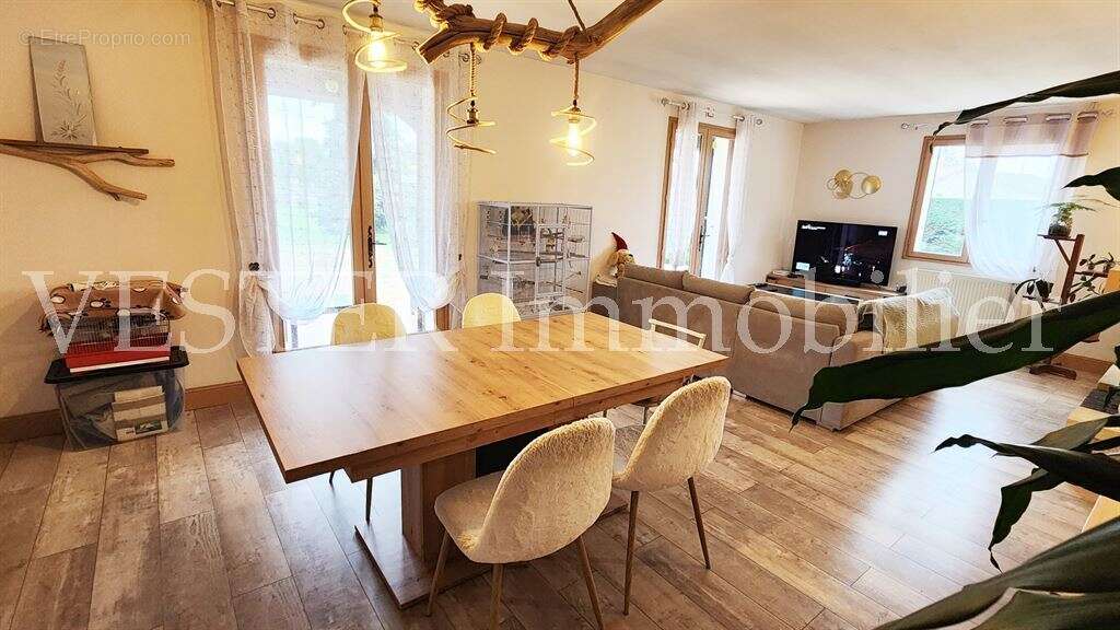 Maison à SAINT-FRONT-DE-PRADOUX