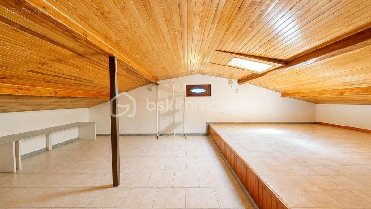 Maison traditionnelle avec très belle vue, grands volumes et terrain de plus de 2 000 m² - photo 28