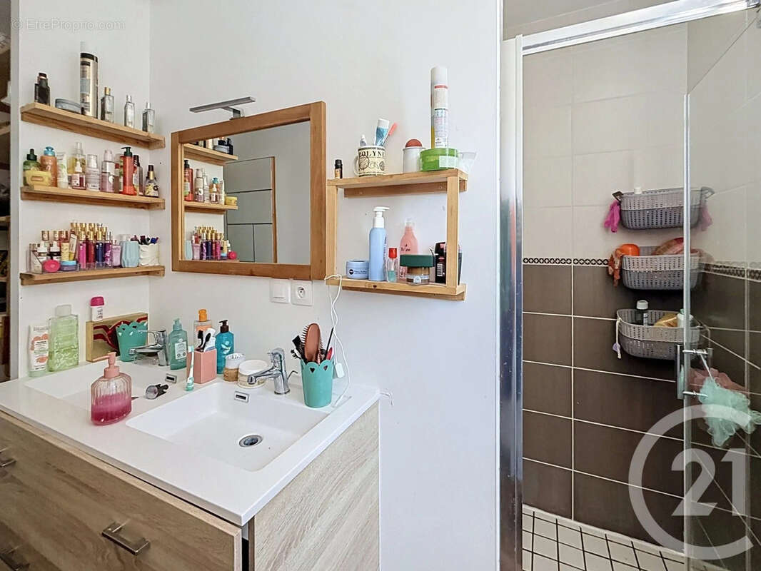 Maison 81 m² à Saint-Saturnin  - photo 8