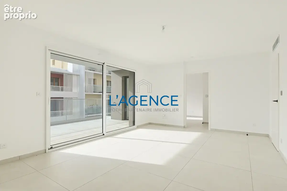Appartement T4 neuf de 80 m2 avec terrasse et garage double au centre ville de Hyères - photo 3