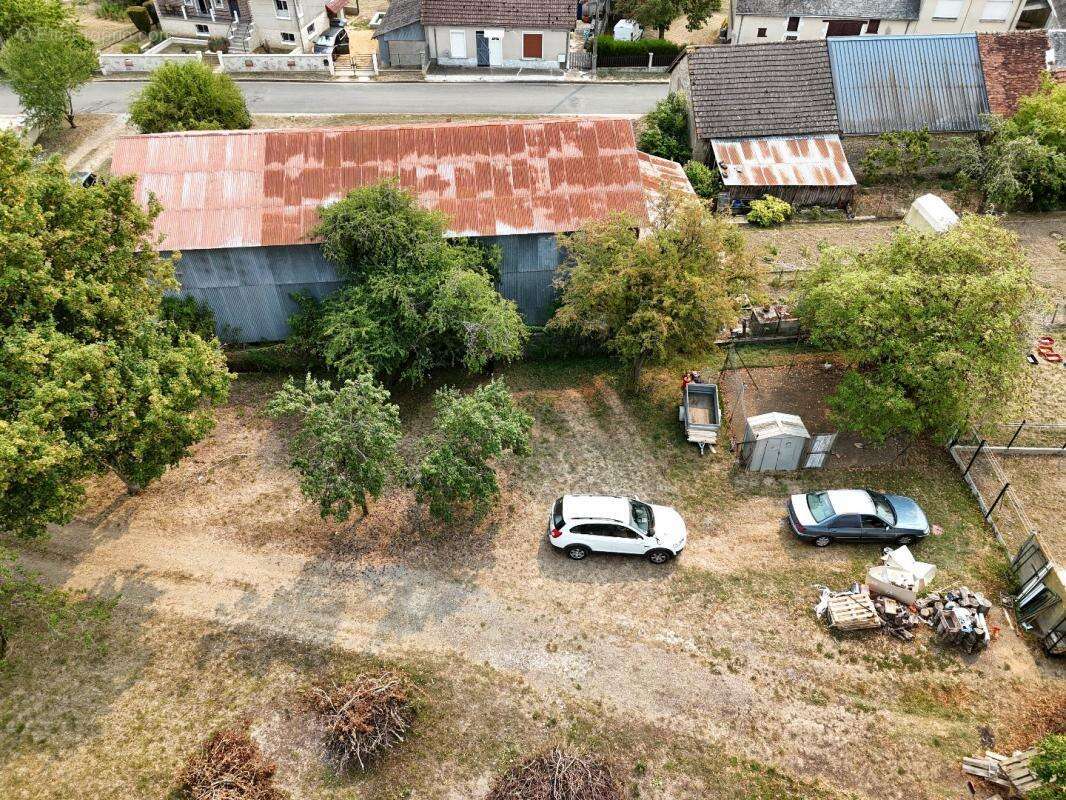 Terrain à LES BORDES