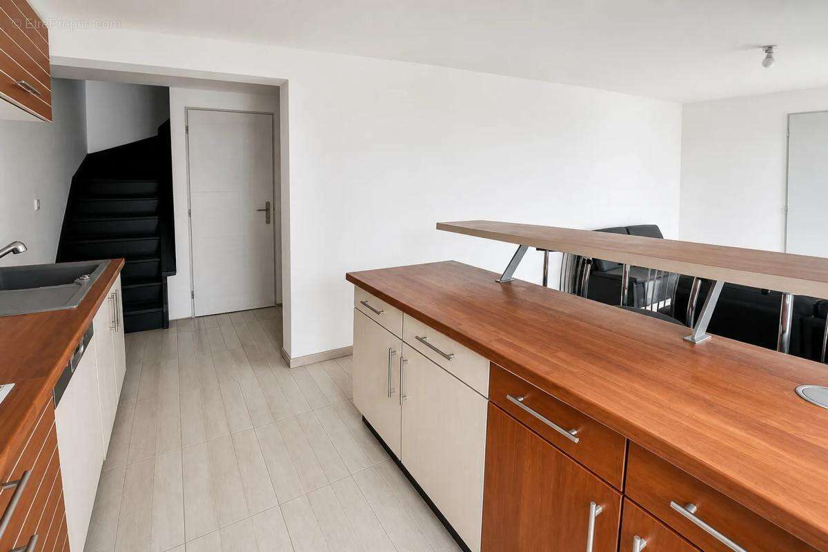 Maison de 390 m² avec terrain de 3 hectares - photo 8