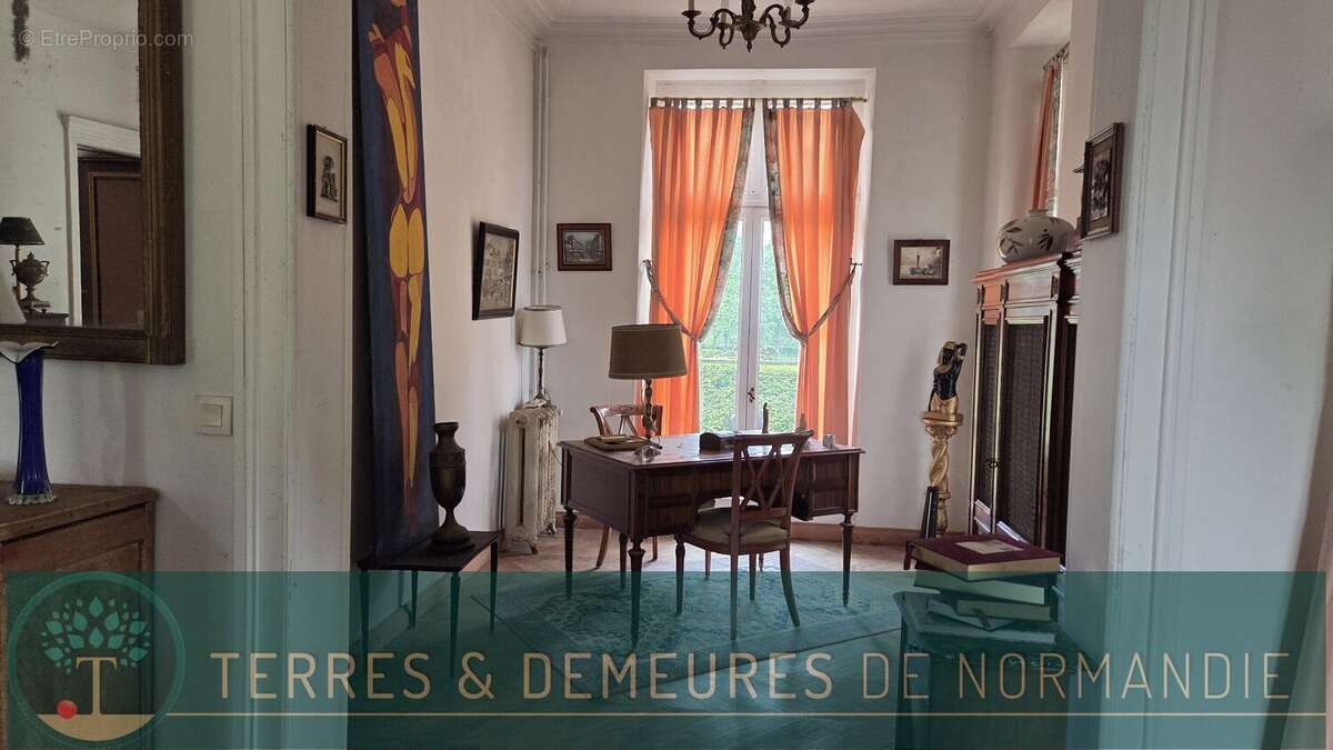 Maison à VARNEVILLE-BRETTEVILLE