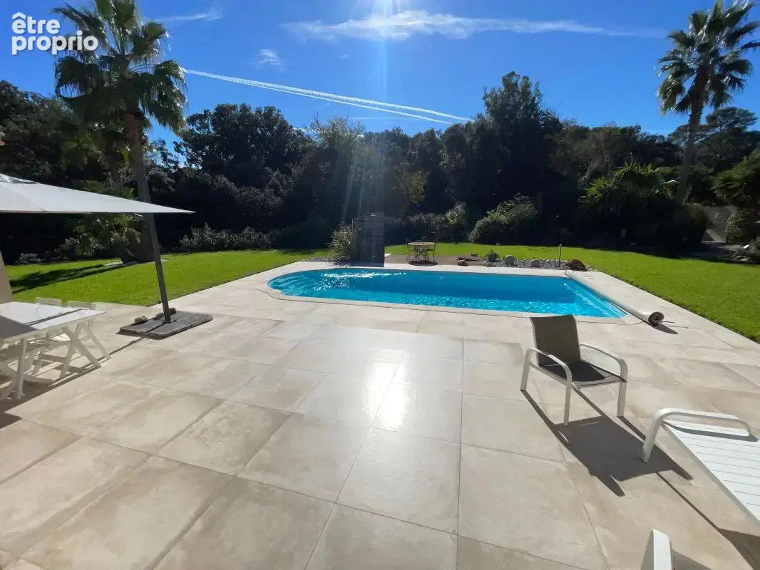 A vendre la seyne sur mer quartier sud tres belle villa de plain pied 5 pieces 4 chambres jardin piscine garage - photo 2