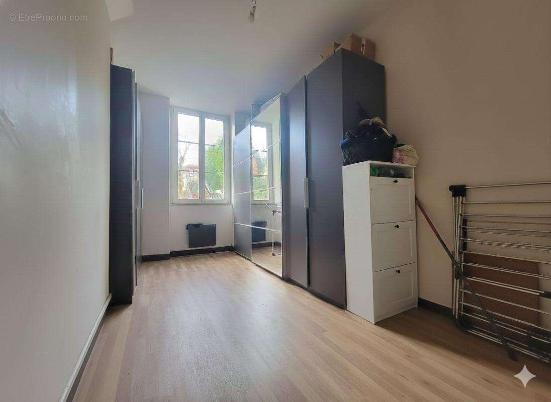 Appartement à L'ARBRESLE