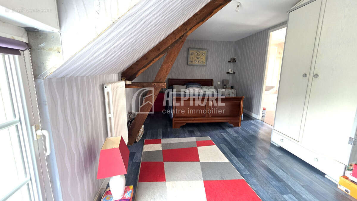 Un parc de 2200 m², une maison à rafraîchir, un vrai potentiel - photo 9
