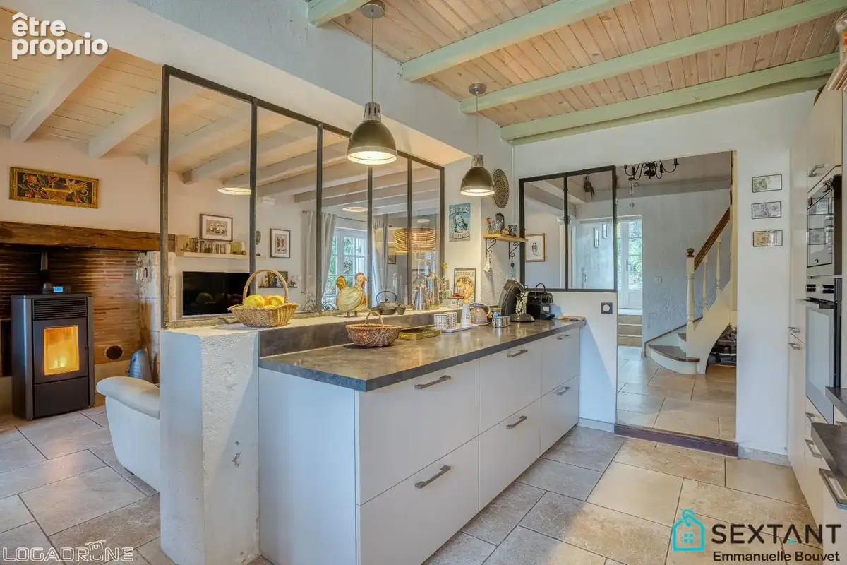 Charmante maison en pierre, situation privilégiée, piscine, 3 à 4 chambres, bureau, piscine, dépendance, sur 3250 m2 - photo 3