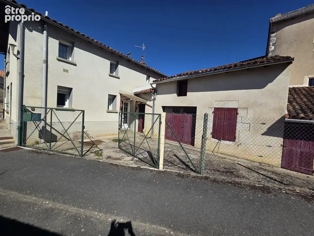 Maison à NIEUIL-L'ESPOIR