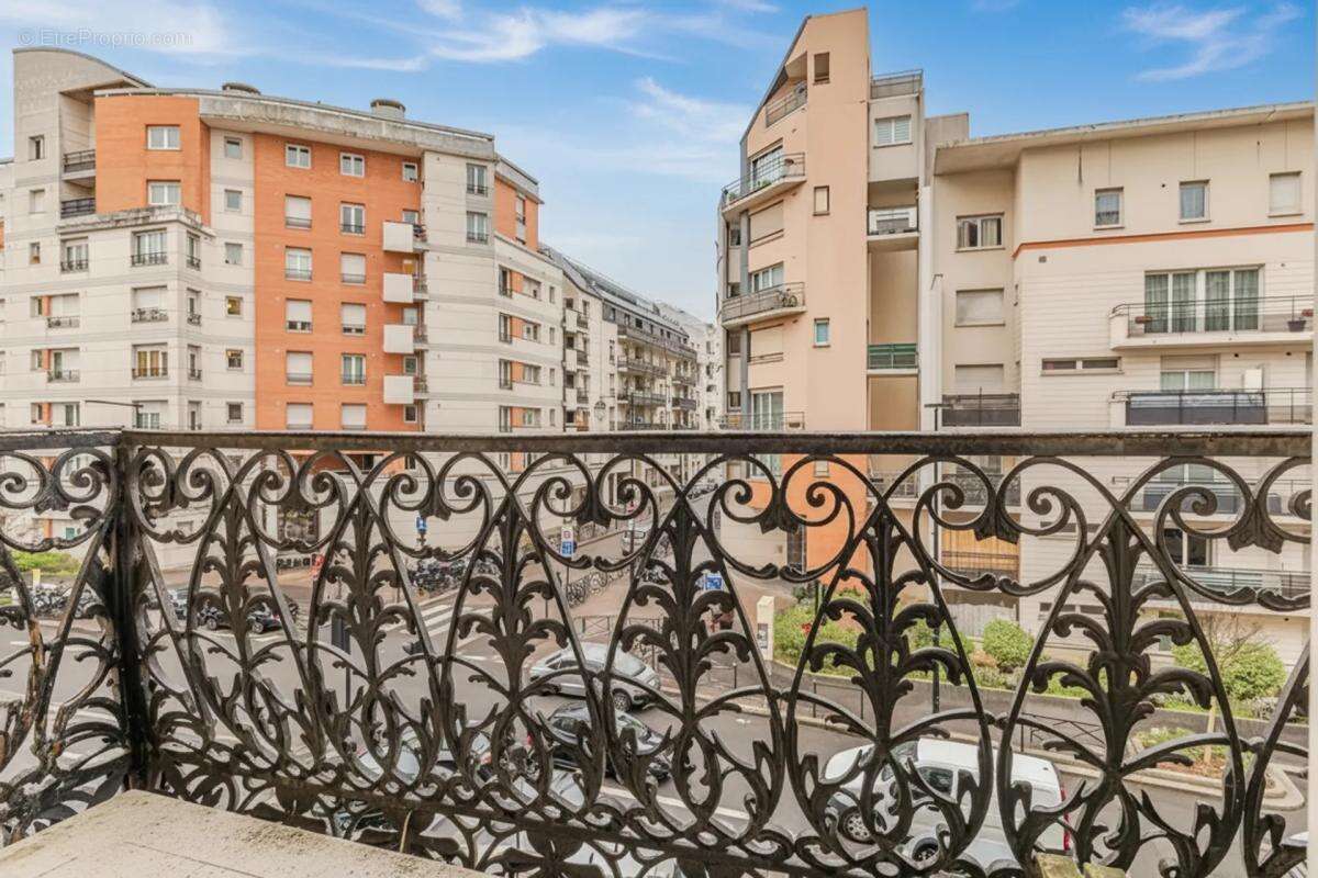 Appartement à COURBEVOIE