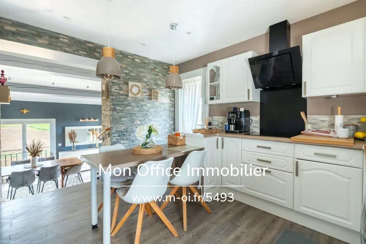 Maison à SAINT-CYR-SUR-MER