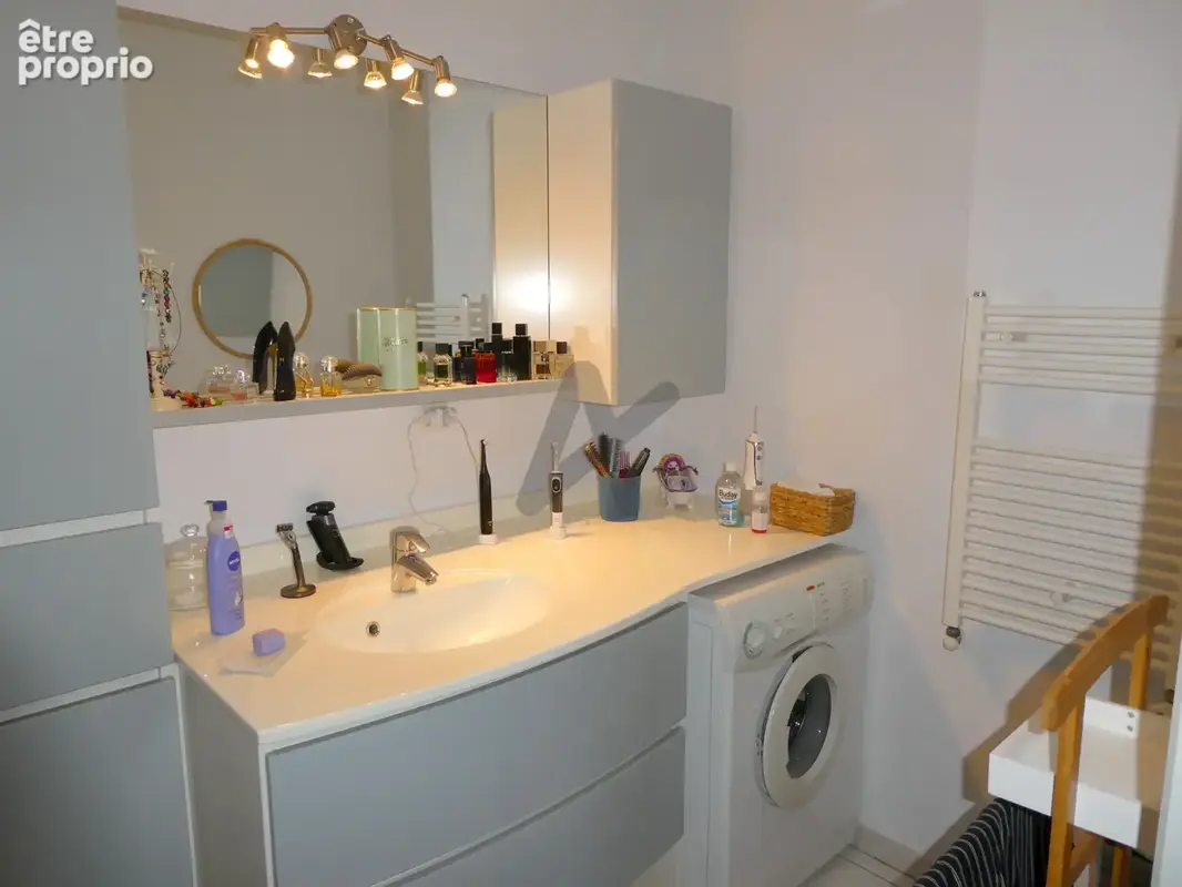 Très bel appartement dernier étage avec balcon, vue dominte et garage. - photo 17