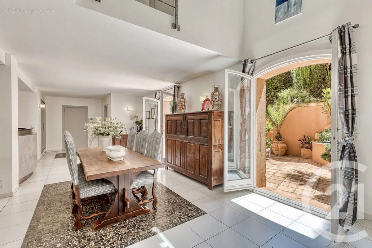 Maison 204 m² à Hyeres  - photo 3
