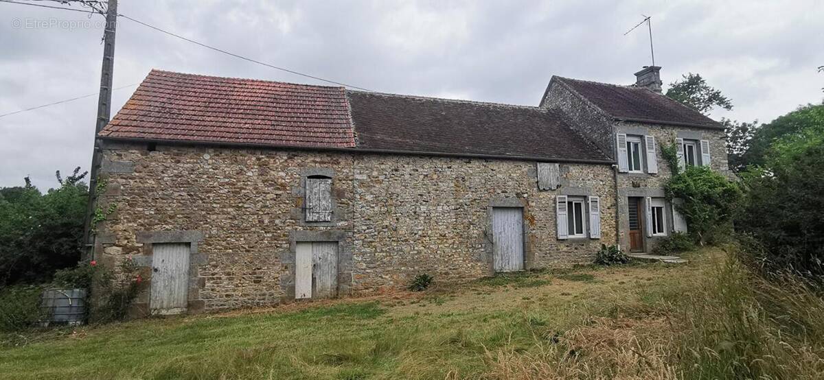 Maison à SAINT-SAUVEUR-DE-CARROUGES