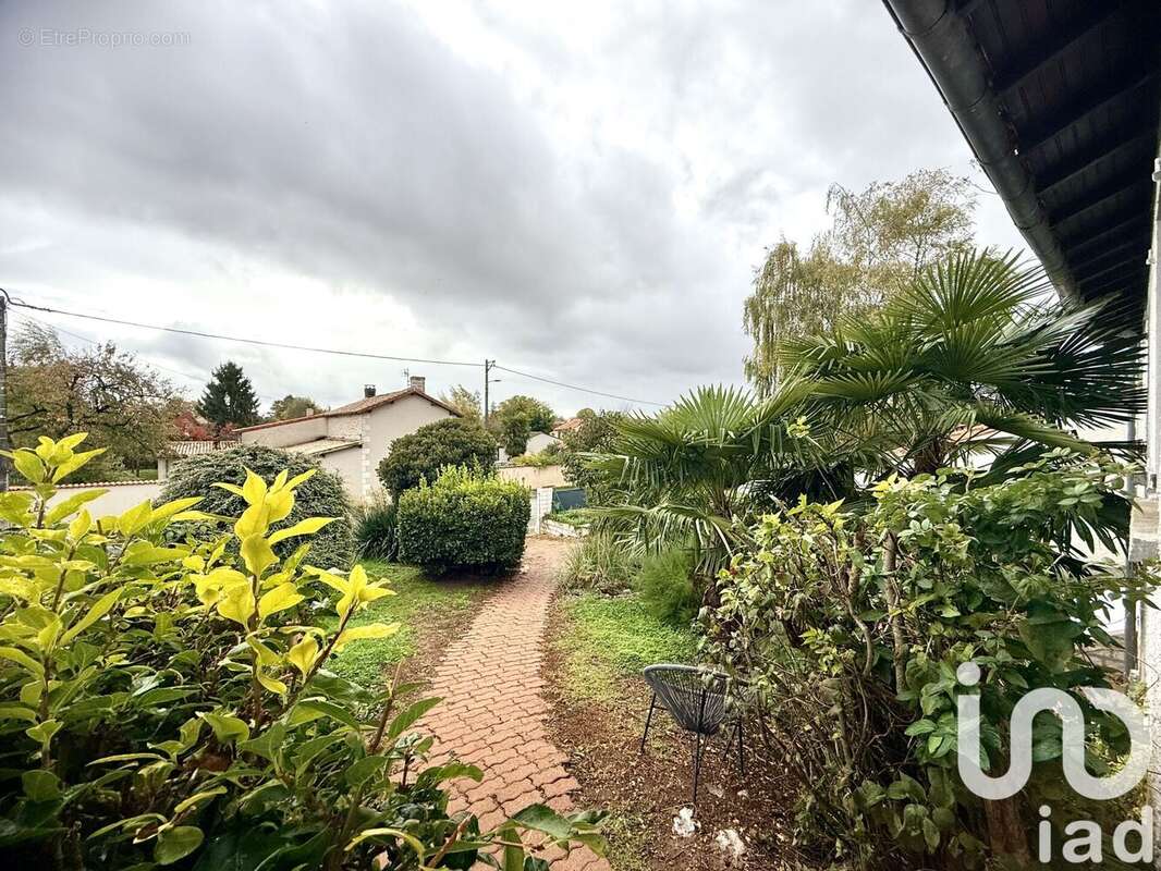 Photo 2 - Maison à LA VILLEDIEU-DU-CLAIN