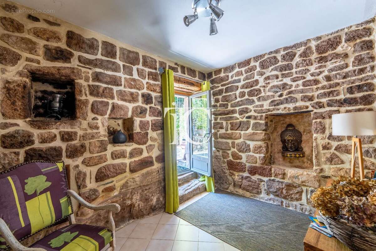 Maison à LABLACHERE