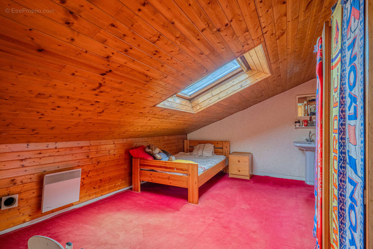 Maison à LA TOUR-DE-SALVAGNY