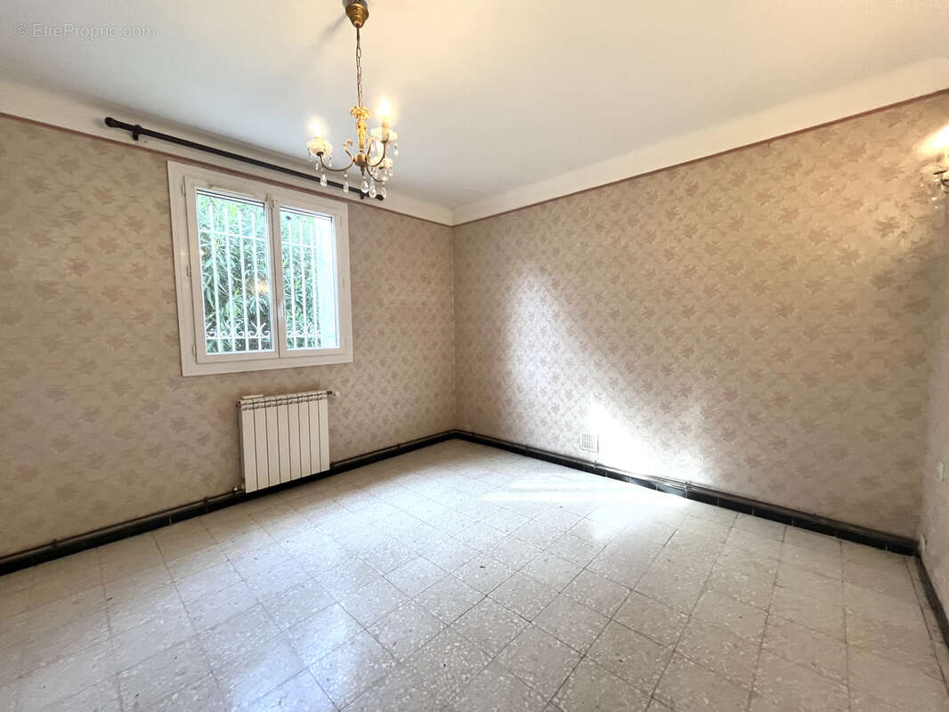 Maison à JONQUIERES-SAINT-VINCENT