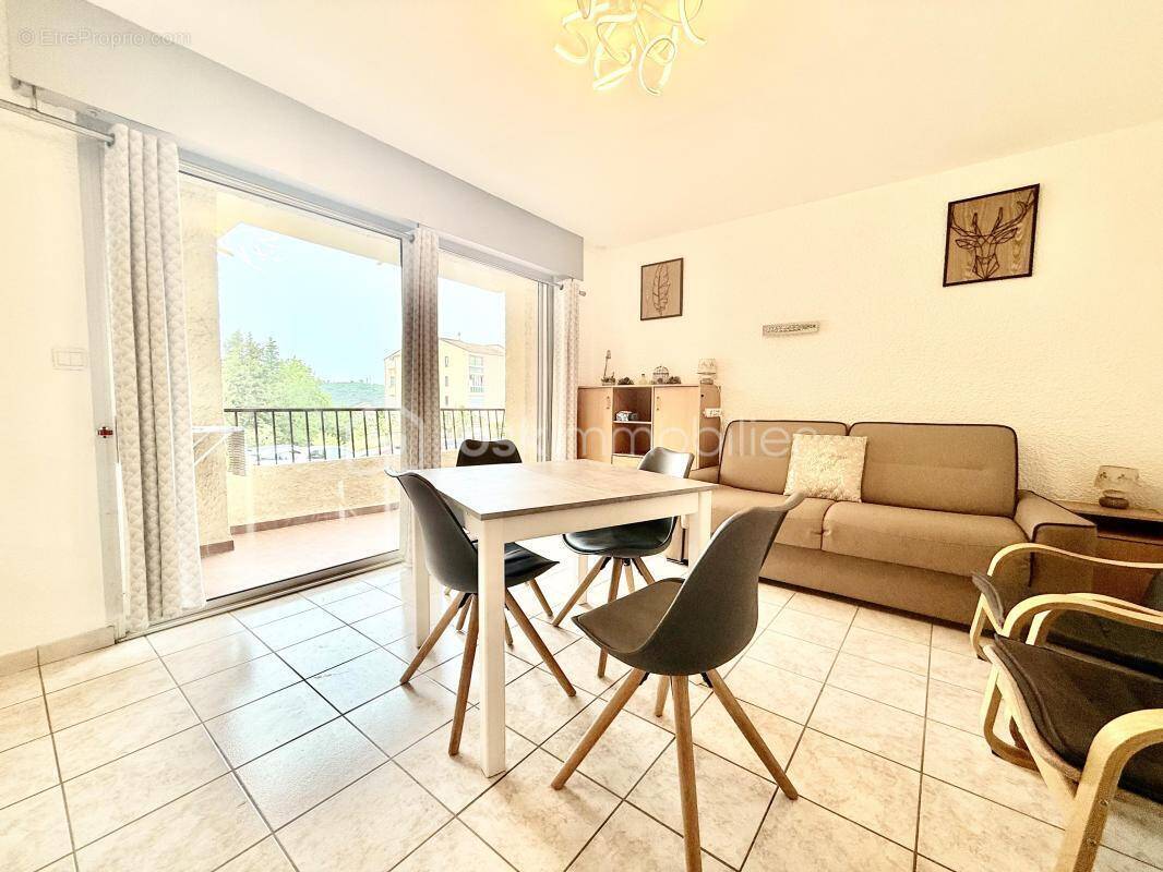 Appartement à GREOUX-LES-BAINS