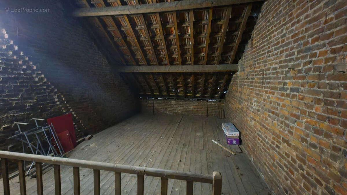 Maison à QUIEVRECHAIN