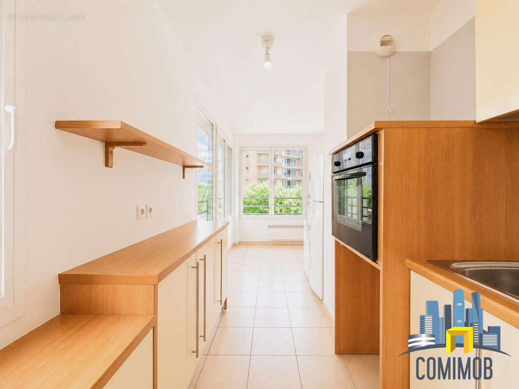 Appartement à COURBEVOIE