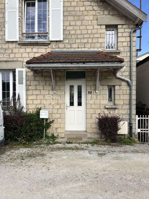 Maison  - 73 m² - 5 pièces - photo 2