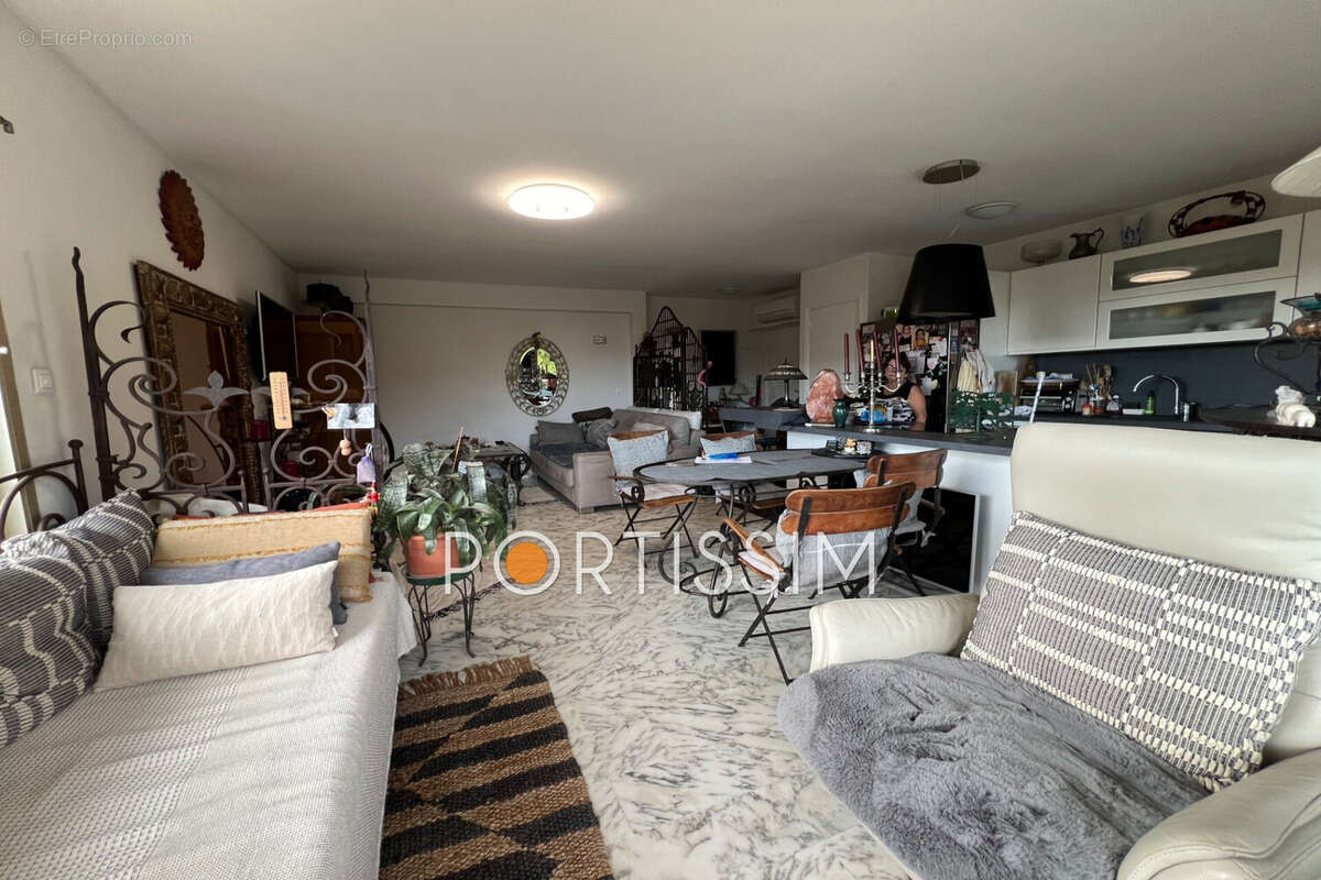 Appartement à SAINT-LAURENT-DU-VAR