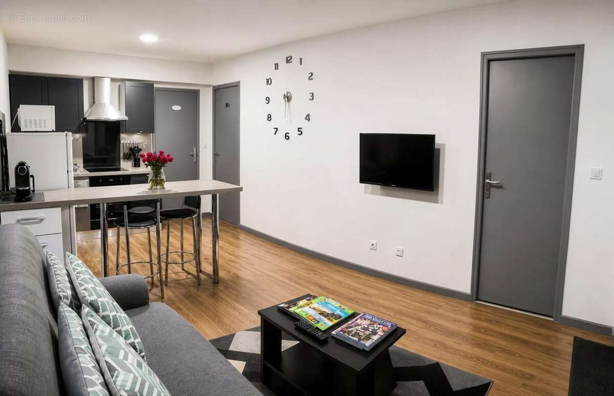 Immeuble de 14 pièces de 350 m² à Beaulieu-sur-Loire - photo 5