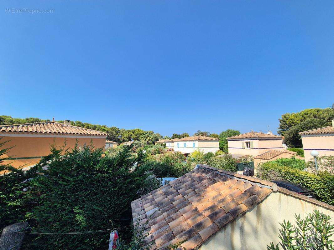 Maison familiale avec piscine a vendre a sanary secteur beaucours - photo 8
