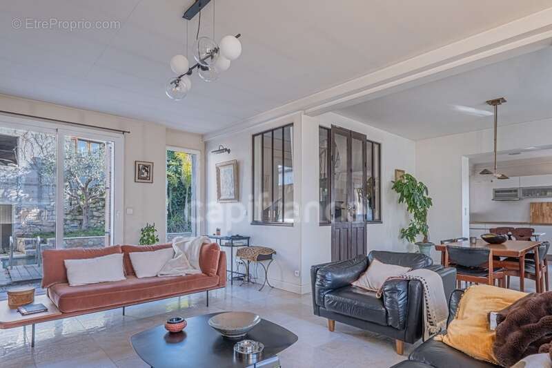 Mougins / à vendre Propriété type MAZET avec dépendance, piscine et garage pour 2 véhicules - photo 6
