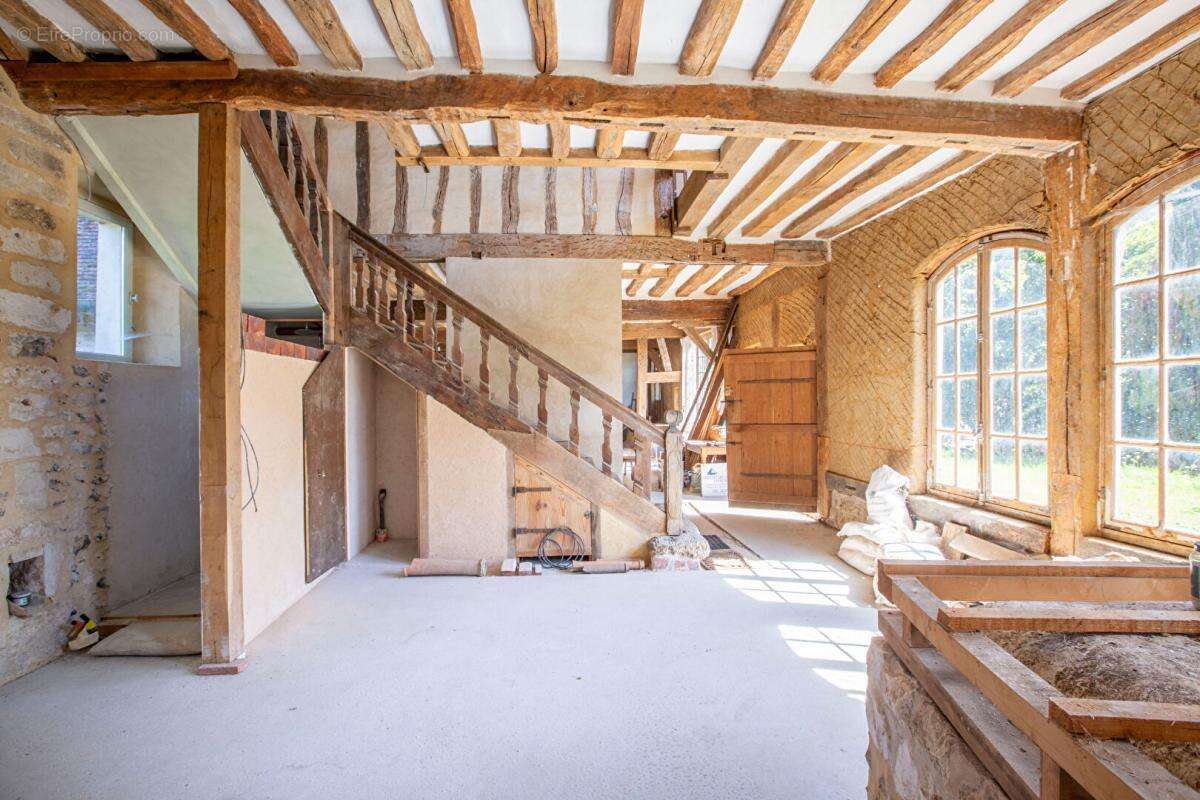Maison 290 m2 Grand Caractère 17eme siècle,10 pièces , 6 Chambres, rénovation à terminer 27700 - photo 2